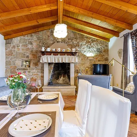 Morena Villa Pula